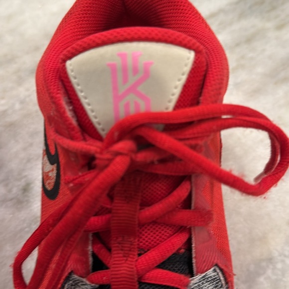 Nike Kyrie Flytrap 6 Basketball Shoes, Size 8.5 - Picture 8 of 14